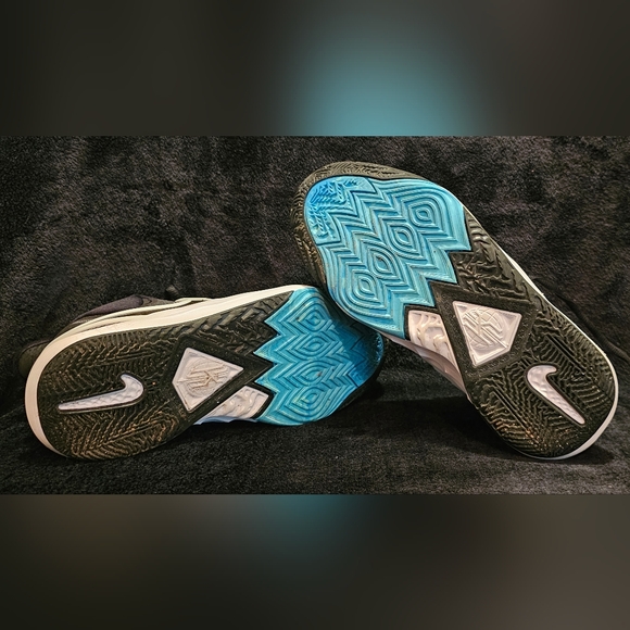 Nike Kyrie 5Y Shoes - Picture 8 of 8